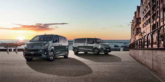 Ulysse bei Sonnenuntergang über dem Meer